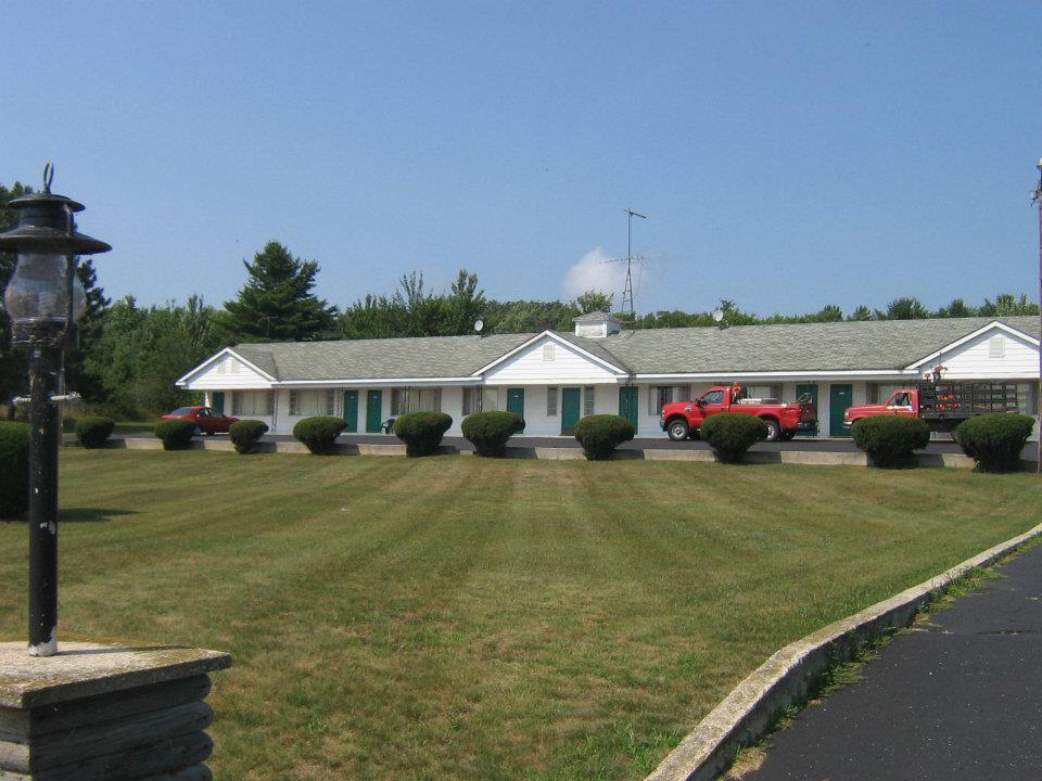 Chapel Hill Motel Brevort Exterior foto