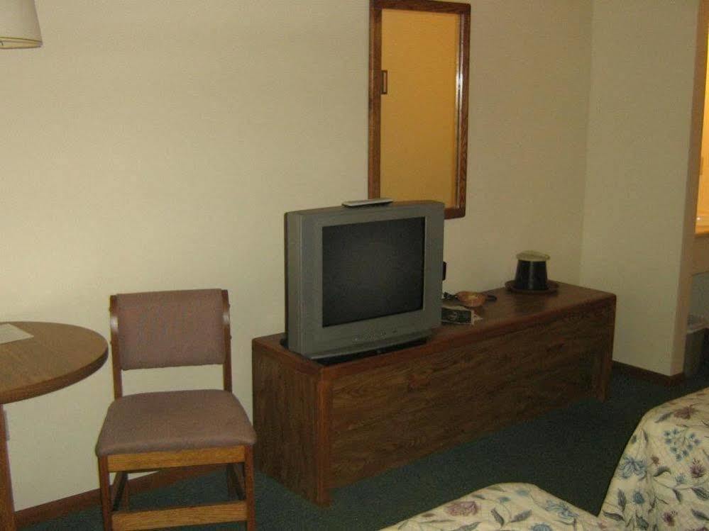 Chapel Hill Motel Brevort Exterior foto